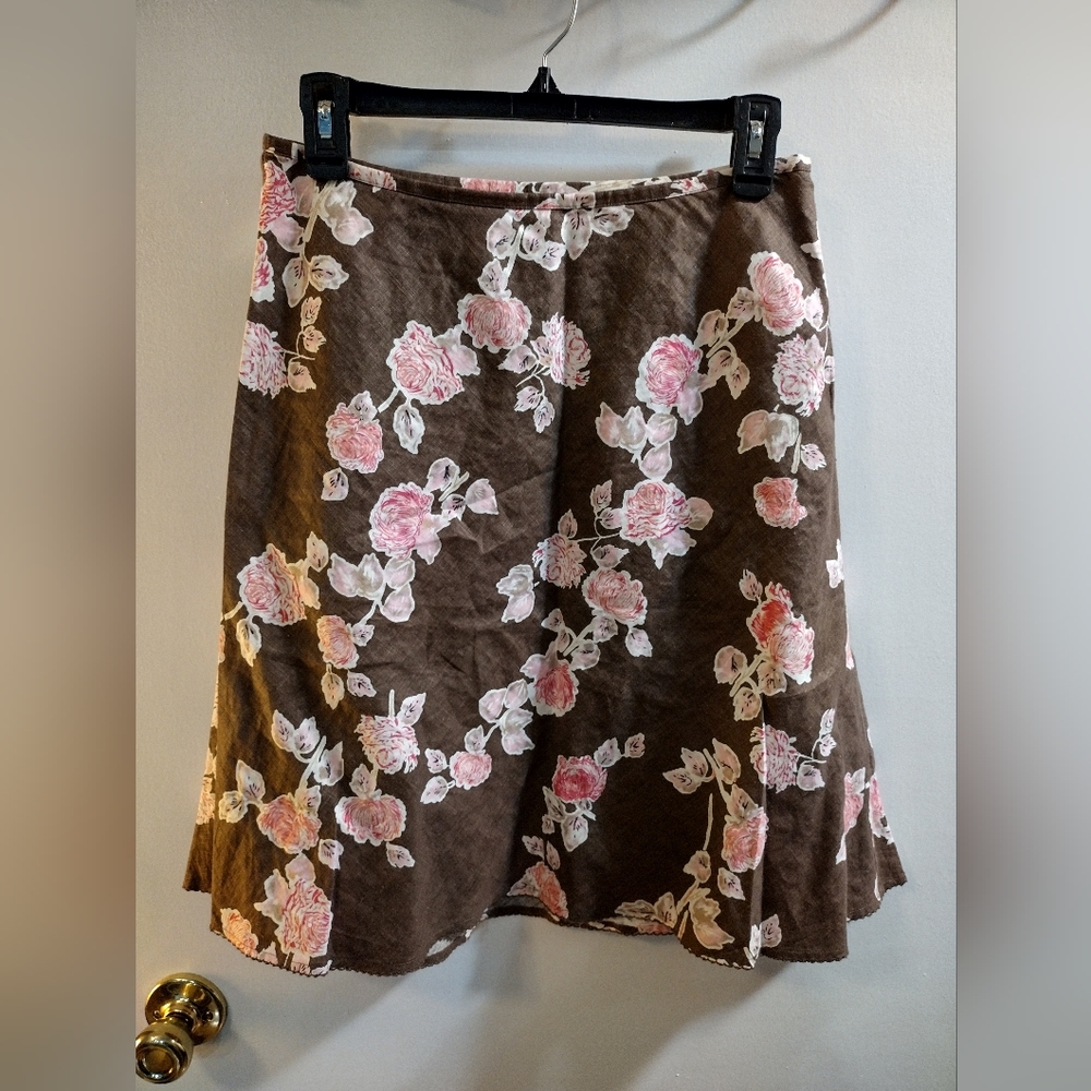 Ann Taylor loft skirt. In size 8 petite. Color brown with pink floral design.